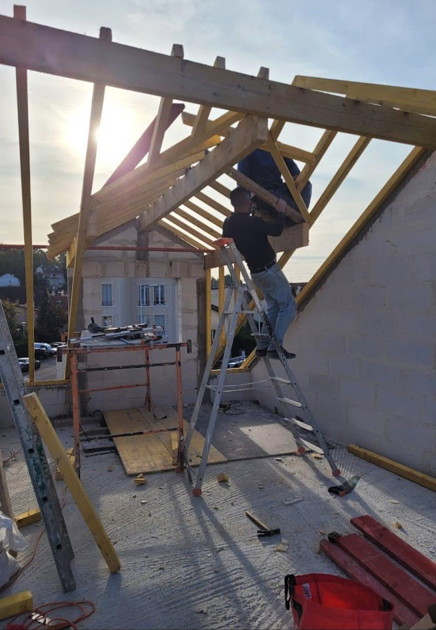 Agrandissez votre toiture avec nos artisans charpentiers à Rueil-Malmaison dans les Hauts de Seine (92)